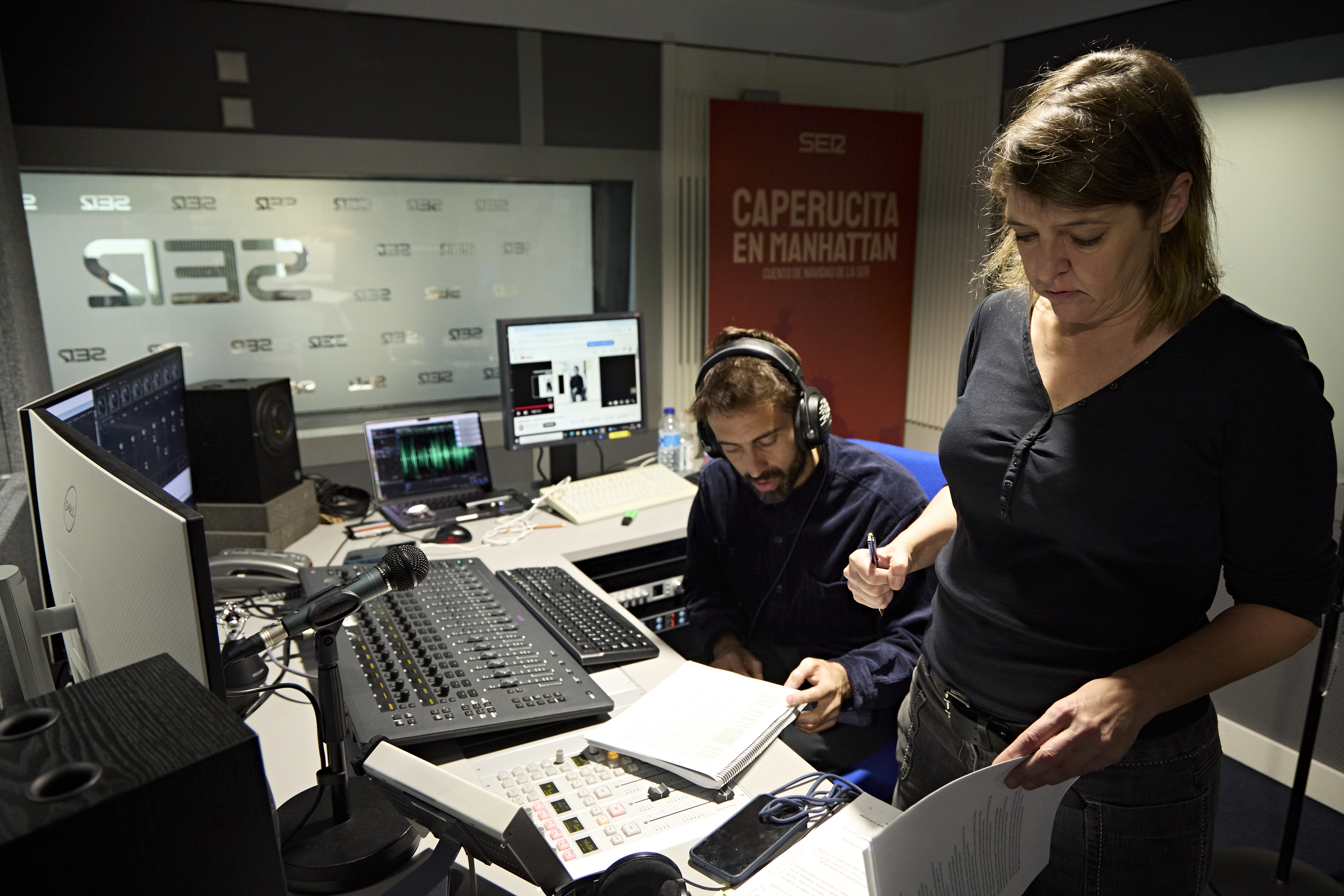 Cabina de mandos del estudio de grabación de La SER