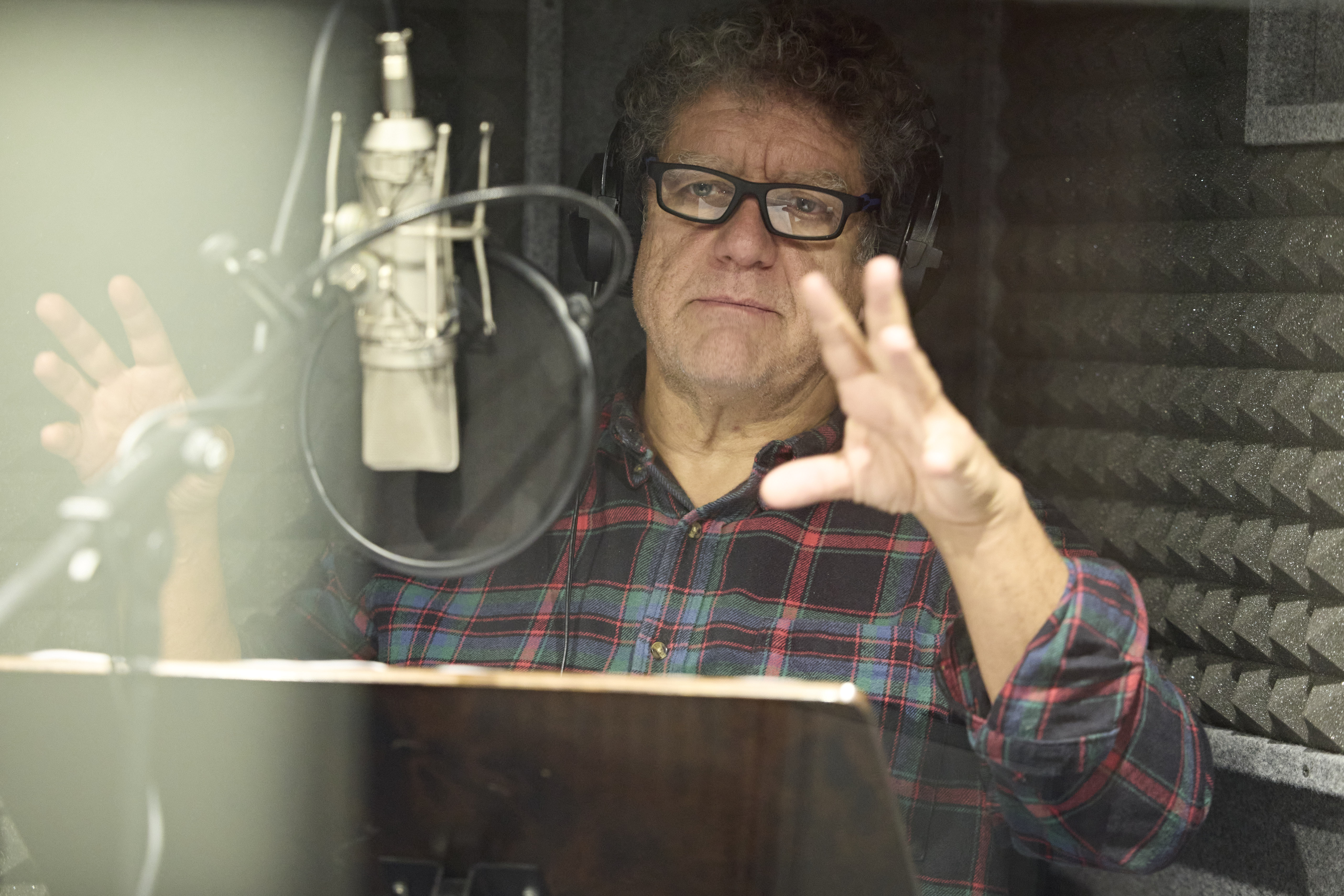 Pedro Casablanc grabando el cuento de navidad de Cadena SER