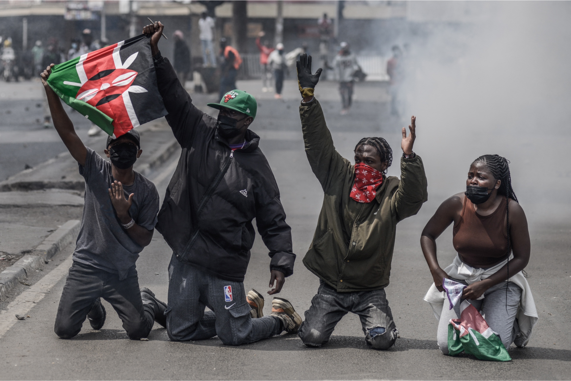 Manifestantes con mascarillas en Kenia