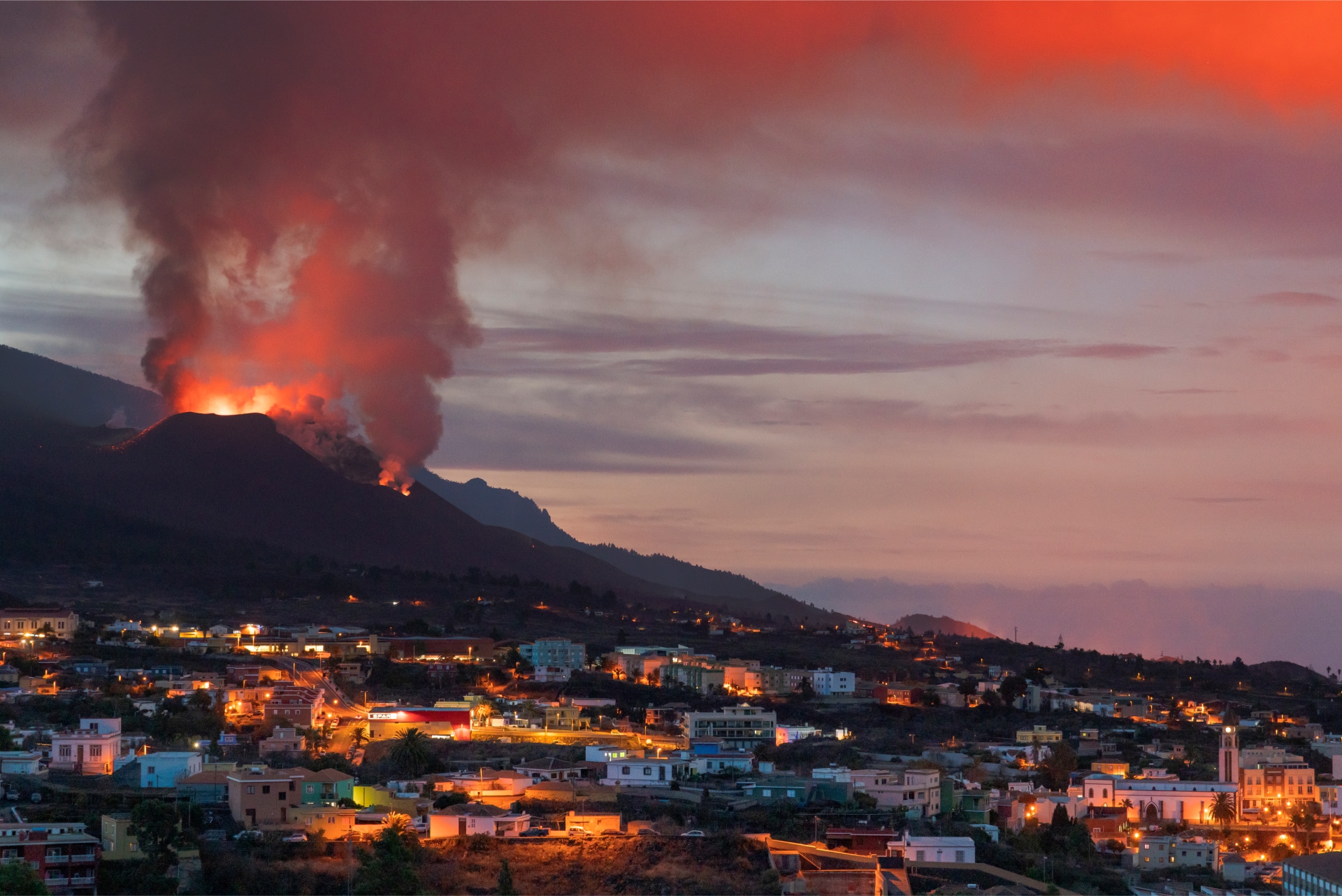 Volcán de La Palma en erupción