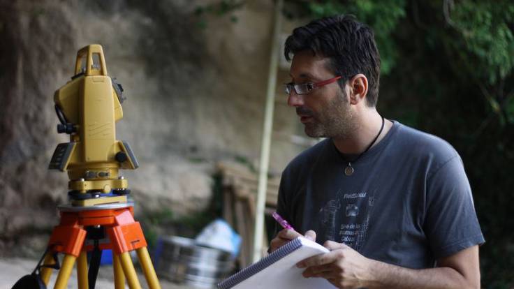 Entrevista al profesor Mariano López sobre los trabajos que llevan a cabo en la Cueva Negra, en Caravaca