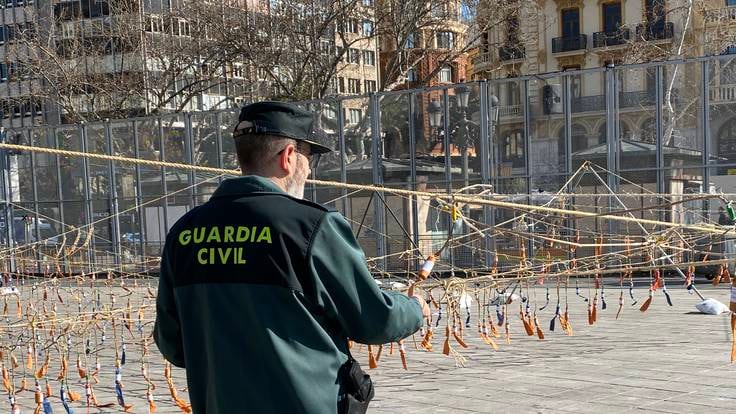 Antonio Jesús Rodríguez (Guardia Civil) detalla todas las medidas de seguridad que cumplen las mascletás de la plaza del Ayuntamiento de València