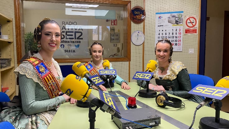 Conversamos con las Falleras Mayores de Xàtiva, Patricia Giner y Vera Langa; y la presidenta de la Junta Local Fallera, Celia Gorrita
