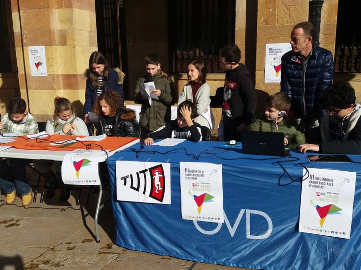 Las radios escolares de Asturias salen a la para celebrar el de la Radio | Actualidad | Cadena SER