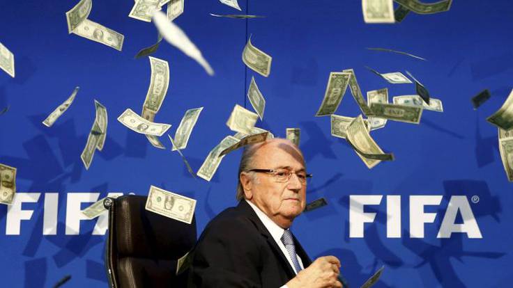 &#039;El Larguero&#039; (08-10-2015): La FIFA propone suspender a Blatter