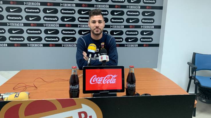 Cris López, futbolista del Eldense, reconoce que la competición entra en su fase decisiva