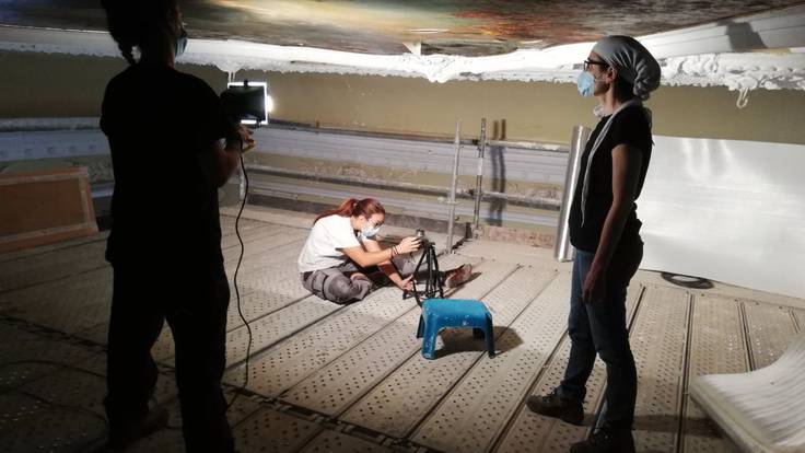 Retiran el lienzo de Cayuela del techo del Casino de Lorca para su restauración