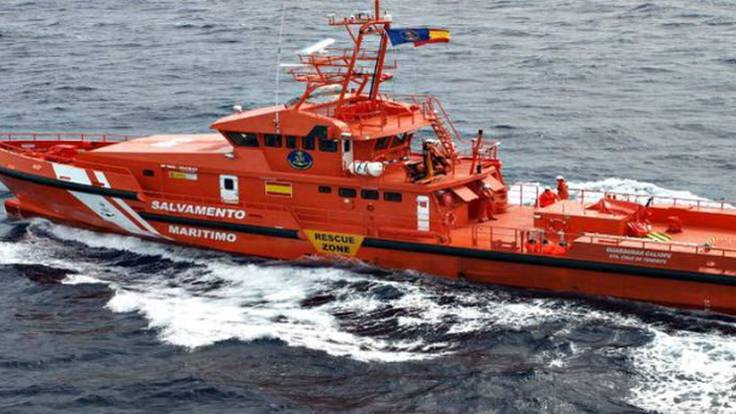 Salvamento Marítimo ampliará la zona de búsqueda del marinero gallego caído al mar en San Vicente de la Barquera