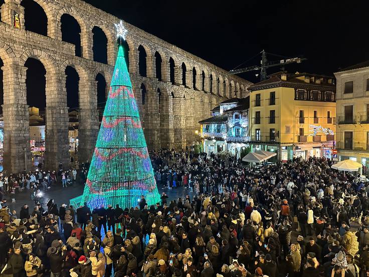 Segovia da la bienvenida a la Navidad