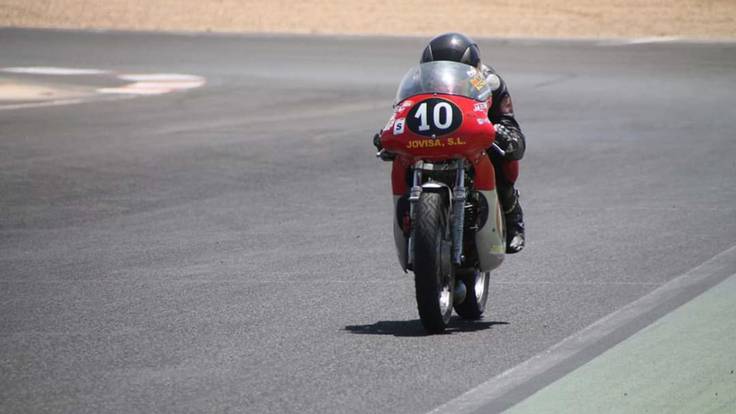 Forajidos. Entrevista a Gregorio Cañizares, a los 71 años es subcampeón de España de velocidad en motos clásicas