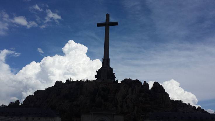 El prior del Valle de los Caídos dice que no es franquista sino mitómano