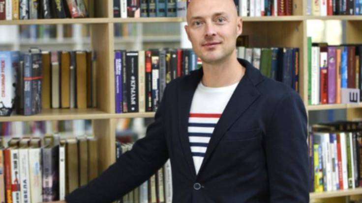 Vladímir Kosarevsky: el bibliotecario ruso que se enfrentó a la homofobia de Putin y consiguió escapar de sus garras