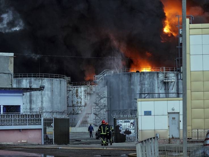 Ucrania confirma la destrucción de su mayor refinería por el ejército ruso  | Actualidad | Cadena SER