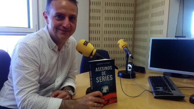 El periodista Roberto Sánchez presenta en Gijón su primera novela