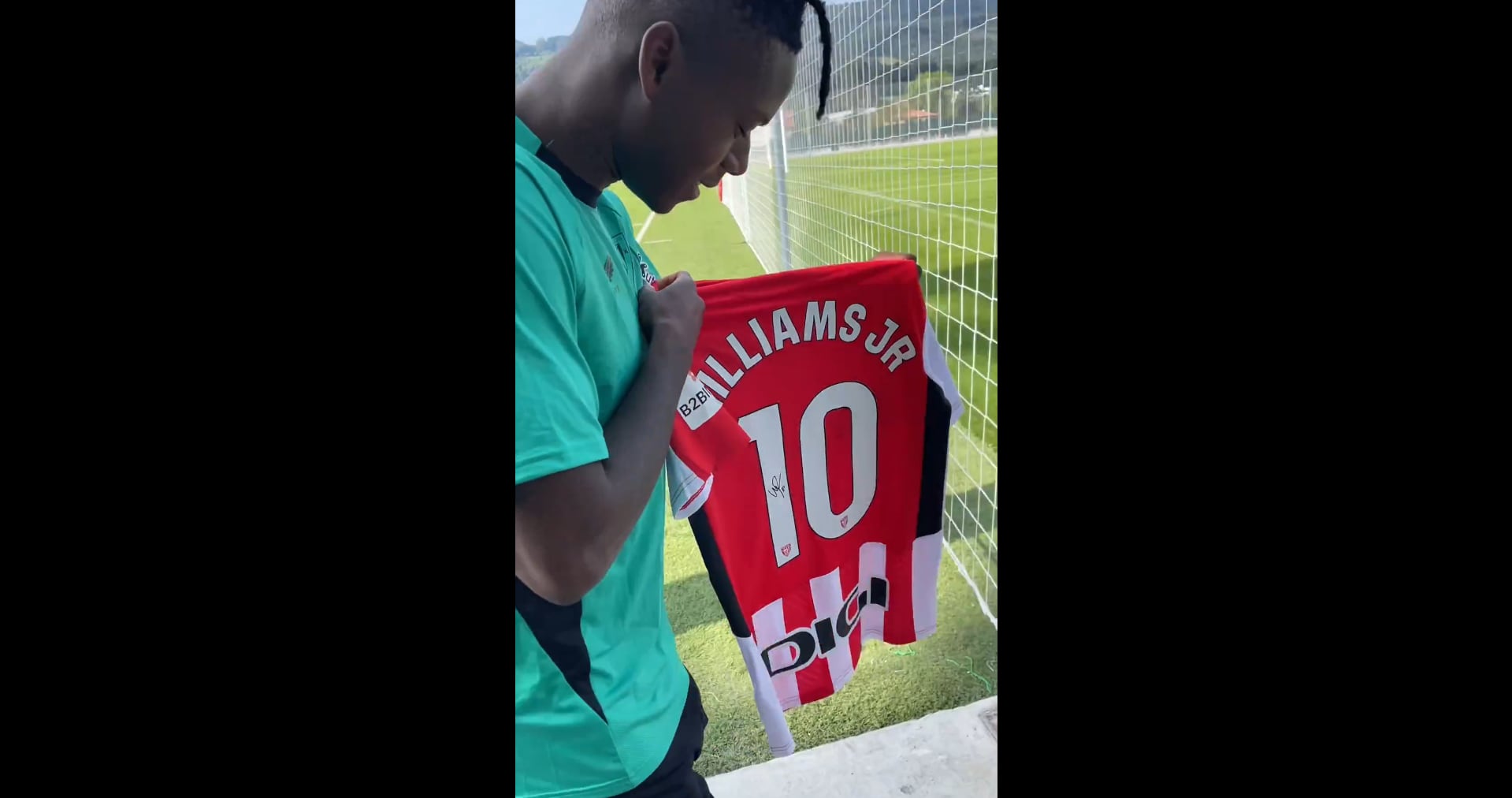 Nico Williams toma la palabra tras heredar el ’10’ en el Athletic: "El de Muni (…) A hacer historia como ha hecho él"