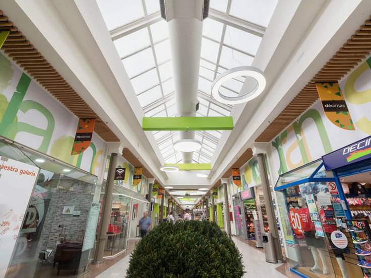hipótesis Prohibir Lujo El Centro Comercial Gran Sur de La Línea anuncia la apertura de una tienda  de la firma francesa Kiabi | Actualidad | Cadena SER