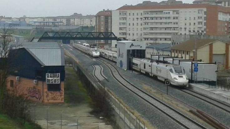 Renfe aumenta su oferta de trenes AVE, pero no recupera el servicio madrugador entre la capital y Madrid