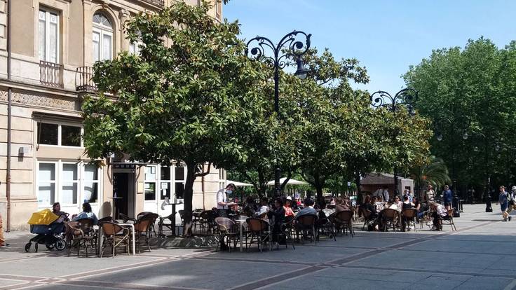 Sergio Rivero, encargado terraza café Dindurra, sobre apertura terrazas en Gijón