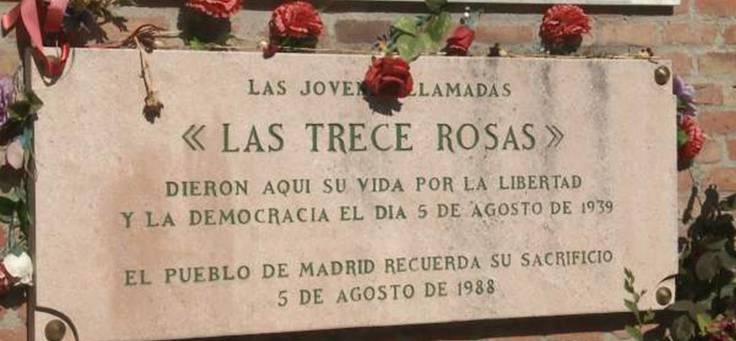 Placa conmemorativa en el cementerio de La Almudena / EP
