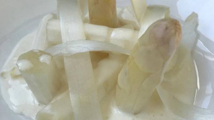 Espárragos blancos con crema de queso de Toni González, El Nuevo Molino (05/02/2020)