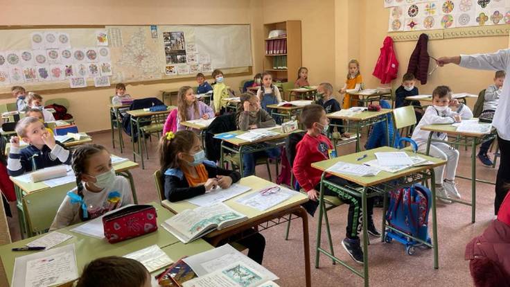 Al colegio ucraniano más grande de Europa le falta sitio para acoger a los niños que huyen de la guerra