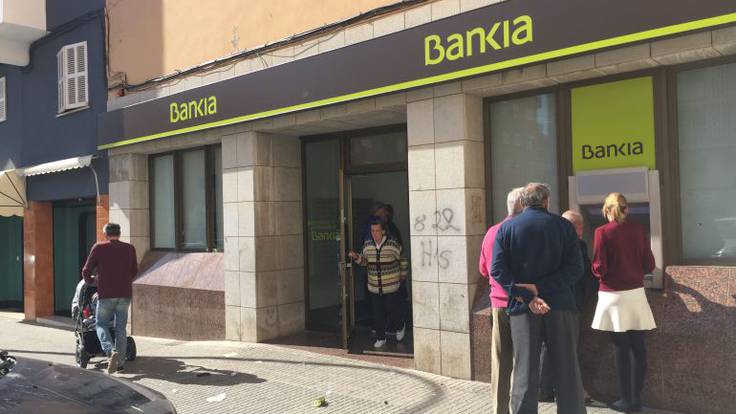 Caos en las oficinas de Bankia: horas de espera para ser atendidos