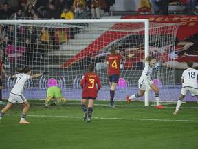 España se clasifica a la Final Four a pesar de caer ante Italia en una muy decepcionante segunda mitad (2-3)