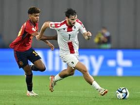 Lamine Yamal ya es el jugador más joven en debutar con España (y también el más joven en marcar gol con la Selección)