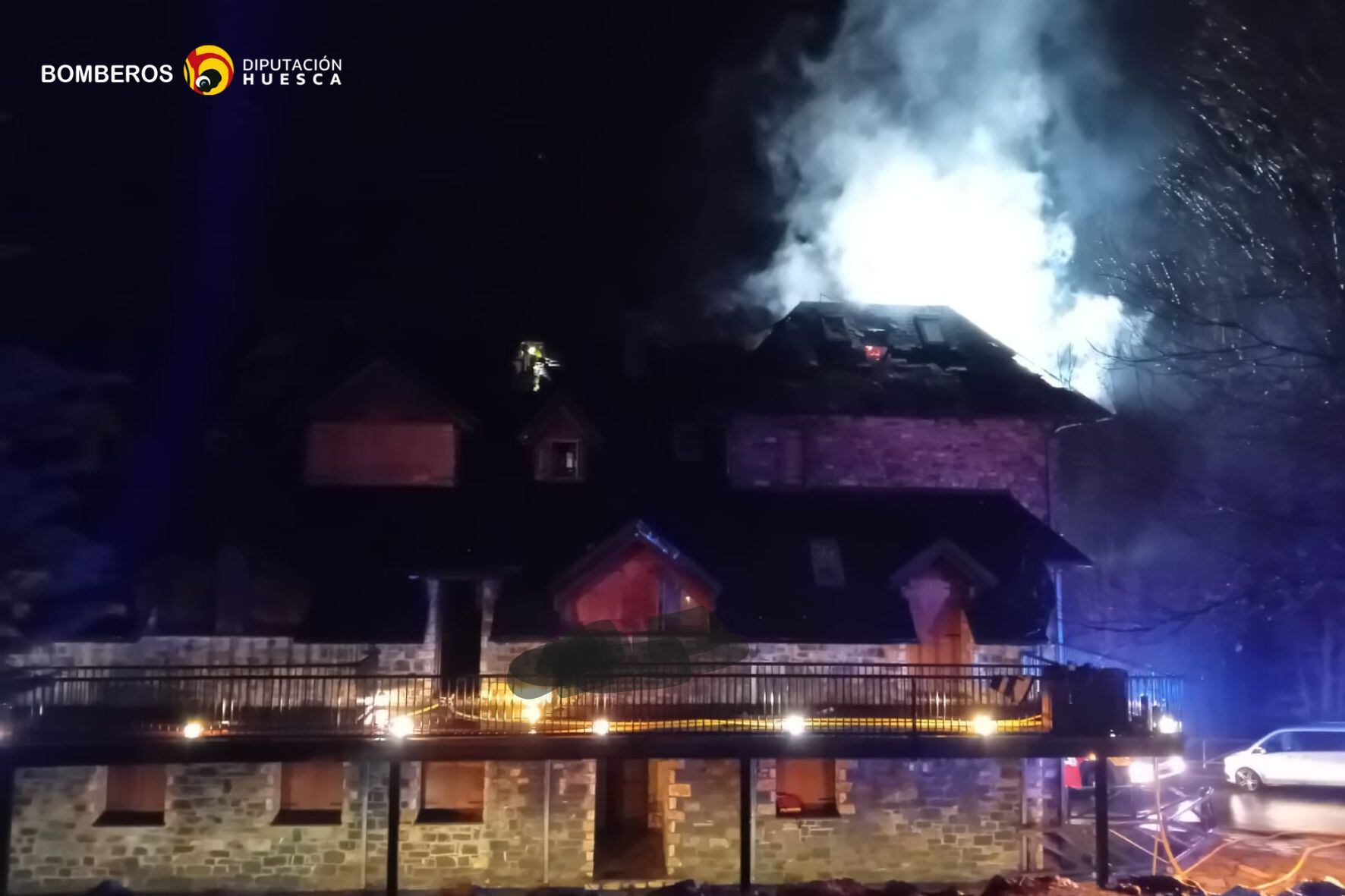 Incendio en un bloque de apartamentos en Escarrilla | Radio Huesca | Cadena  SER