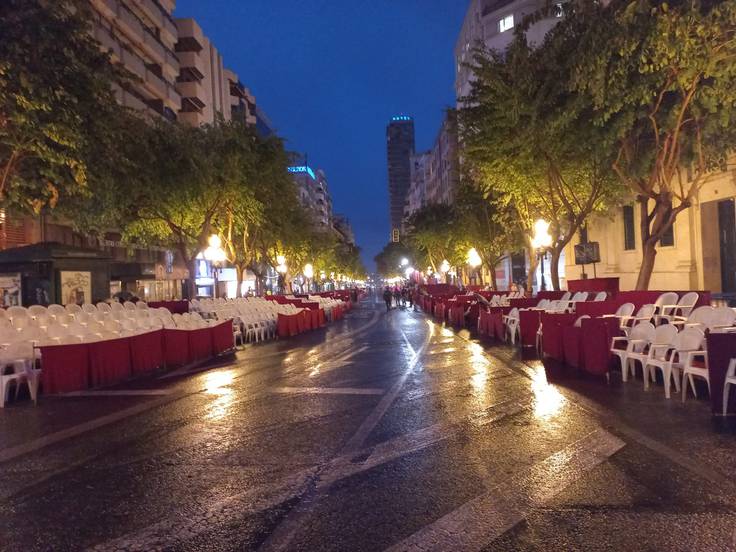 El recorrido oficial de la Semana Santa de Alicante vacío este Lunes Santo por la lluvia
