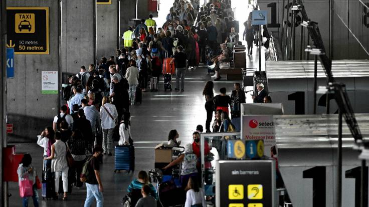 “Ahora toca poner multas a lo grande”: los consumidores piden mano dura contra las aerolíneas por cobrar el equipaje de mano