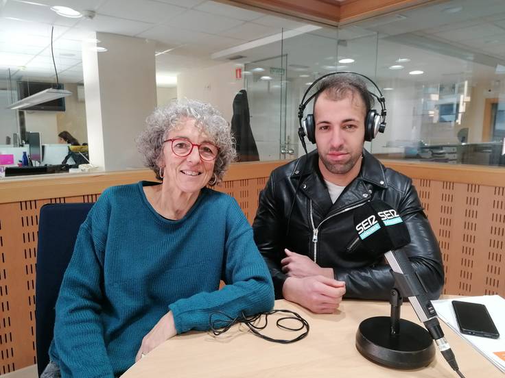 Montse Palau i Tarek Cheriha als estudis de Ràdio Girona.