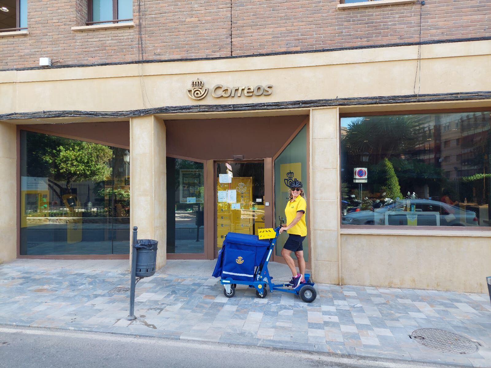 Correos inicia una prueba piloto con un carro de reparto asistido en Lorca  | Actualidad | Cadena SER