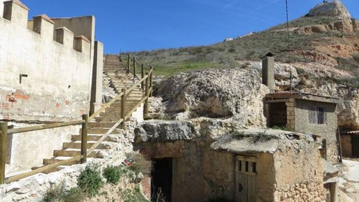San Esteban de Gormaz adecua el entorno de sus bodegas
