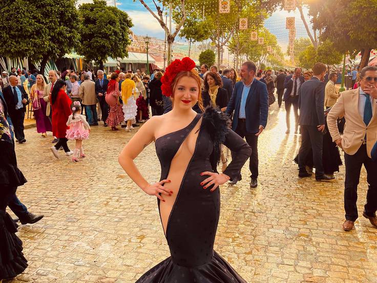 El traje flamenca que ha revolucionado las redes: "la Pedroche de la Feria de Sevilla" | Actualidad | Cadena SER