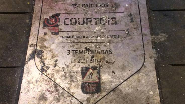 Vuelven a atacar la placa de Courtois en el Wanda Metropolitano