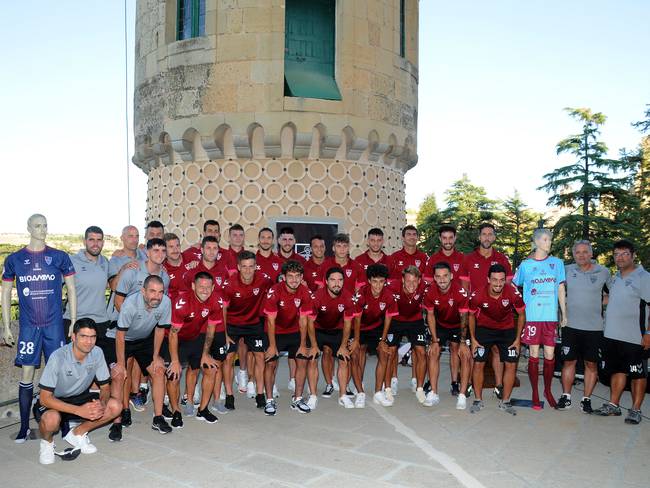El Alcázar ha sido el lugar elegido para la presentación en sociedad del equipo y de la nueva equipación que lucirán los jugadores esta temporada