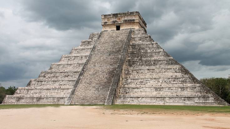 ¿Cómo nació el mundo según los aztecas?
