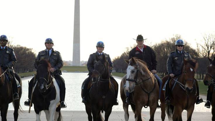 Mesa del Mundo: El secretario de Interior de EEUU va al trabajo a caballo