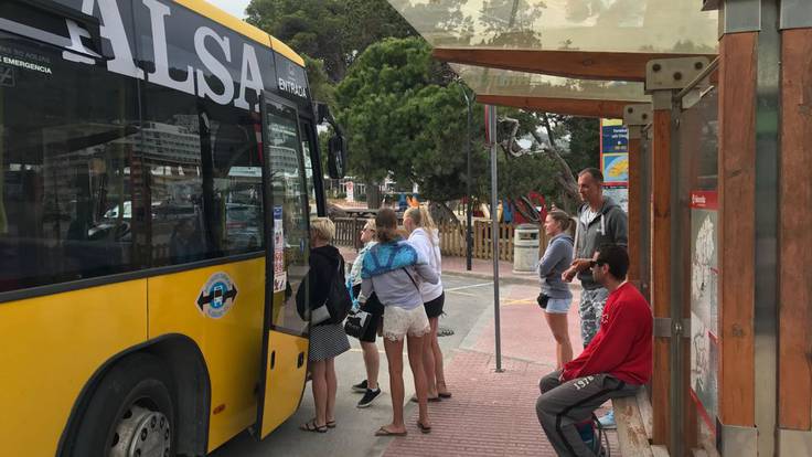 La Federacion del Transporte reclama licencias estacionales de VTC para Ibiza