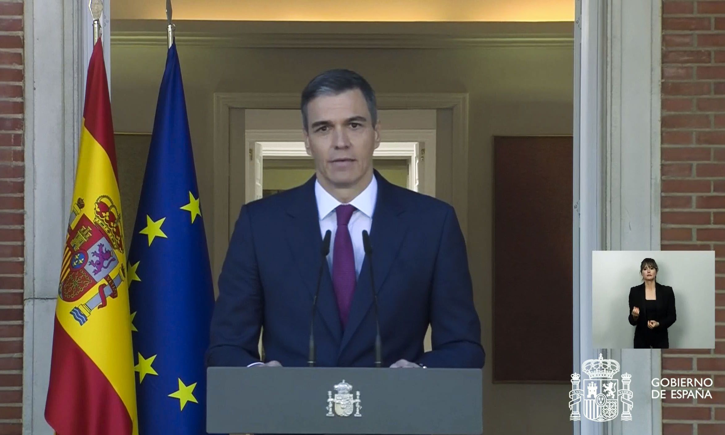 Pedro Sánchez anuncia que seguirá "con más fuerza si cabe" al frente del Gobierno pero pide "que la sinrazón no se convierta en rutina"