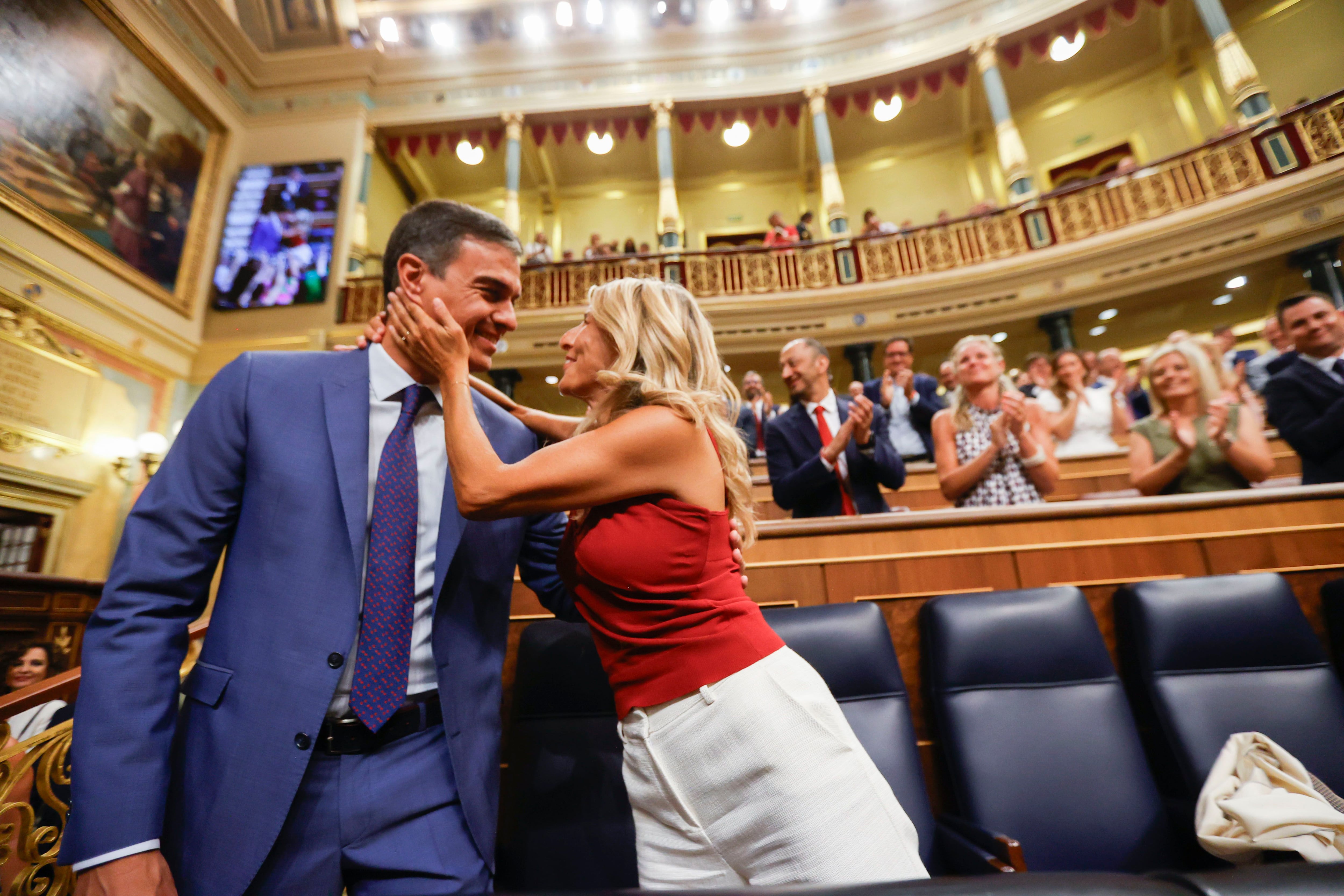 Así ha sido el cariñoso encuentro entre Pedro Sánchez y Yolanda Díaz en el Congreso de los Diputados