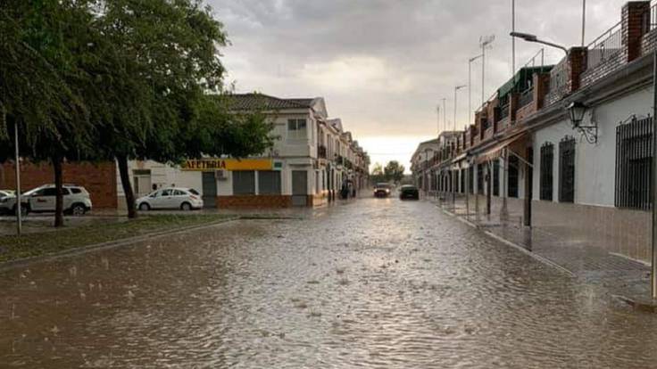 Antonio Granados Alcalde de La Carlota sobre la granizada que ha inundado bajos de viviendas y calles en el municipio