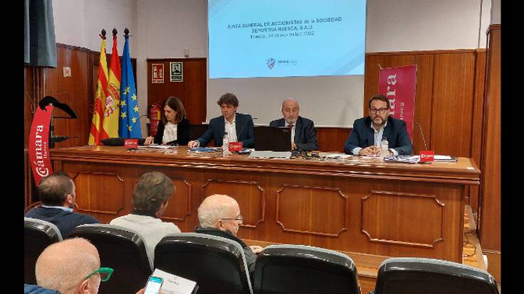 José Luis Ortas explicaba la situación económica de la SD Huesca