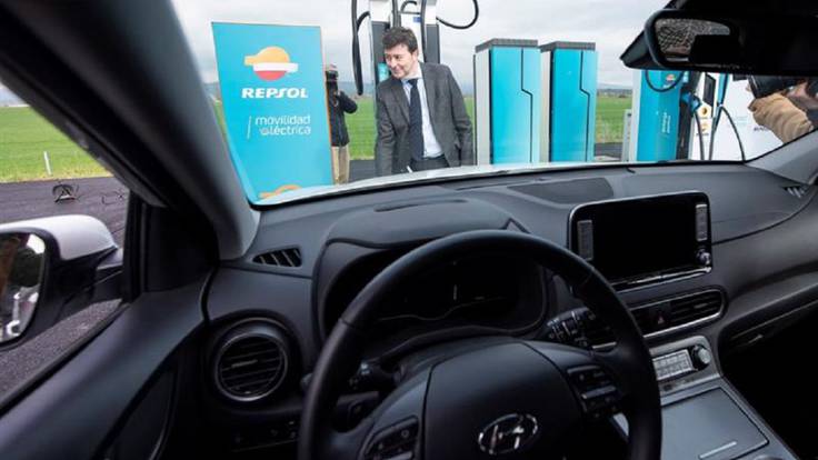 La gasolinera de Lopidana estrena un servicio ultrarrápido de carga de coches eléctricos