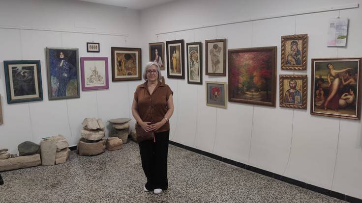 Exposición de auténticas obras de arte en Punto de Cruz de mano de María Belén Olaya en Jódar