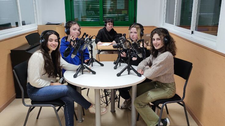 Entrevista a estudiantes de la radio del IES Carpe Diem de Fuenlabrada, con motivo del Día Mundial de la Radio.