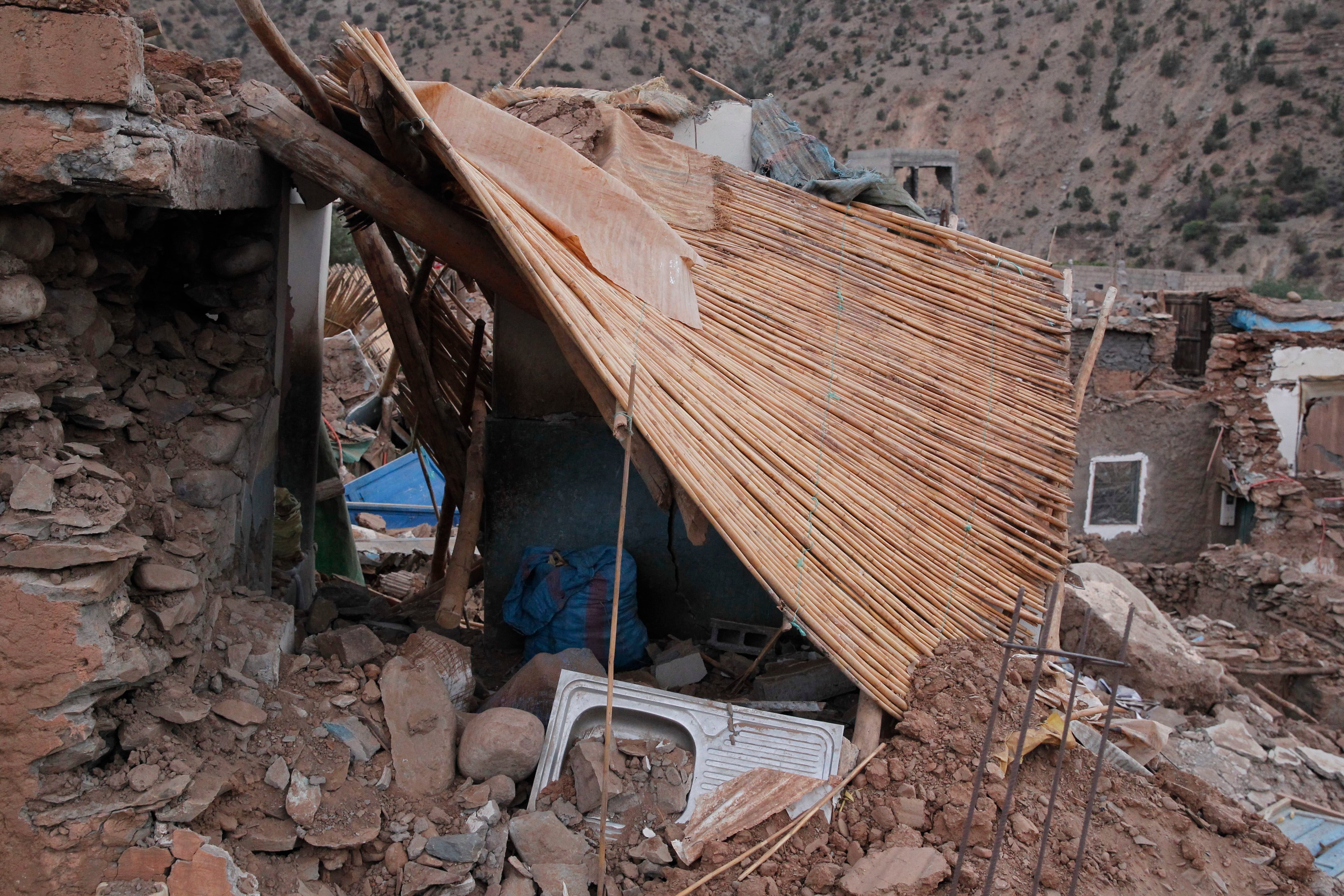 TARGA (MARRUECOS), 11/09/2023.- Imagen del pueblo de Targa tras el terremoto. En las aldeas cercanas al epicentro del terremoto que sacudió Marruecos el pasado viernes, las historias se repiten. Más de la mitad de los 2.122 muertos registrados por el momento fueron en esas localidades de la provincia de Al Haouz, en el sur de Marrakech. EFE/María Traspaderne

