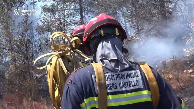 Ver vídeo / Tercer día del incendio de Villanueva de Viver: un millar de efectivos luchan contra el primer gran incendio forestal del año