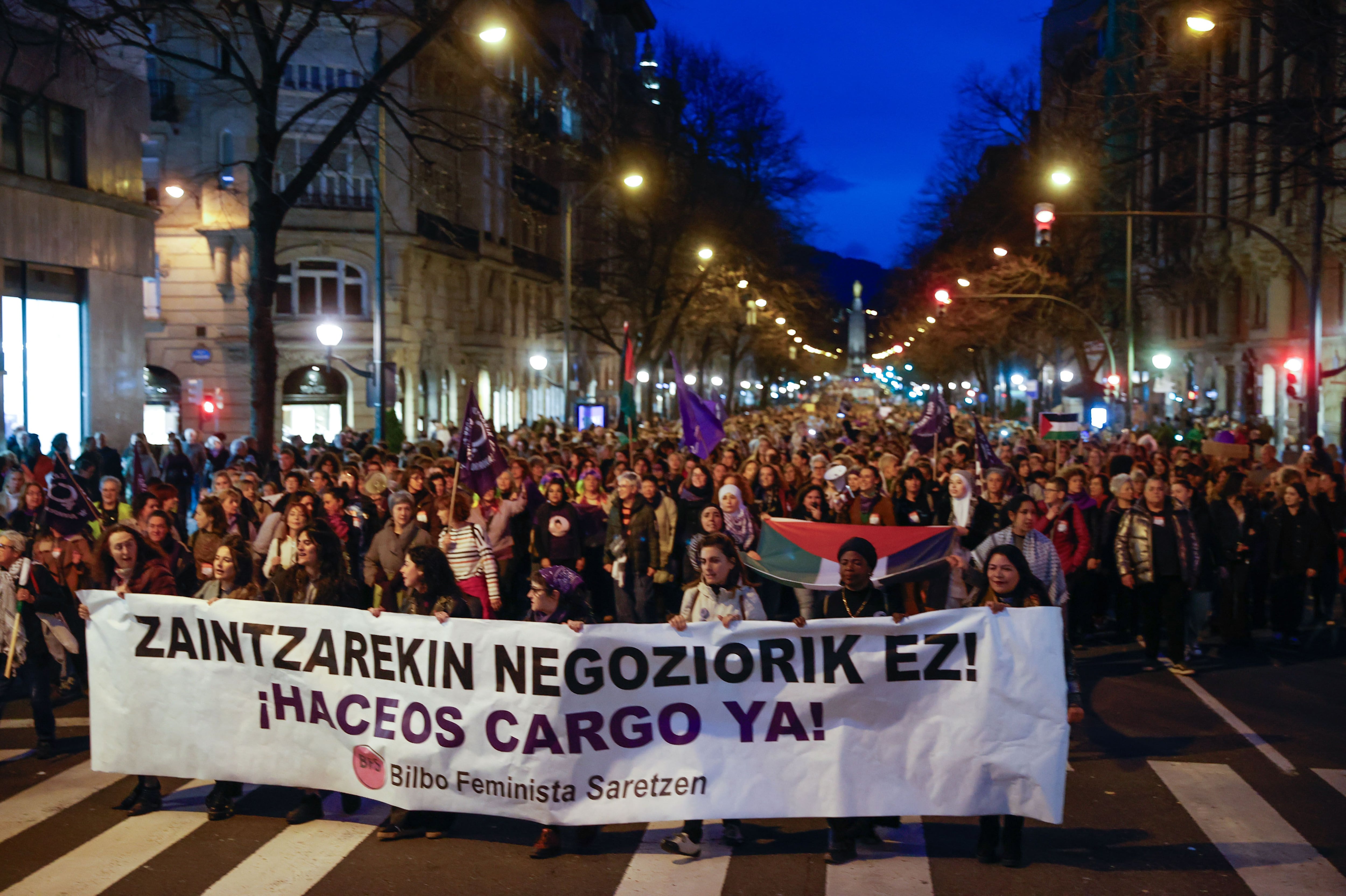 Miles de personas se manifiestan en Euskadi en apoyo al movimiento feminista